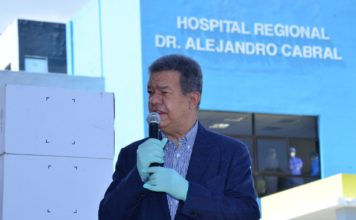 Leonel Fernández dona lámparas ultravioletas a hospitales de San Juan para combatir COVID-19