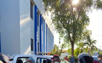 Jean Segura entrega alimentos a personas y entidades de San Juan