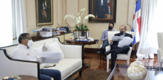 Presidente recibe informe de ministro de Obras Públicas sobre avances en trabajos para sofocar incendio vertedero Duquesa