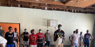 Marlon Martínez entrega ayudas alimenticias a baloncestistas activos de Puerto Plata