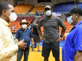 Vacunan contra la influenza a jugadores de baloncesto de Santiago