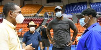 Vacunan contra la influenza a jugadores de baloncesto de Santiago