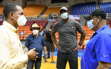 Vacunan contra la influenza a jugadores de baloncesto de Santiago