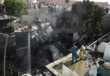 Al menos 40 muertos en accidente de avión en Pakistán