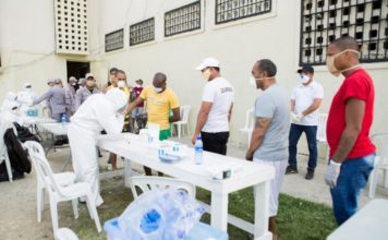 Trasladan 76 reclusos positivos a coronavirus desde la cárcel de La Romana a centro de aislamiento
