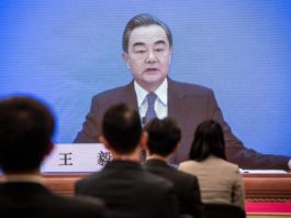 China advierte de una «nueva Guerra Fría» con EEUU por la pandemia, que arrecia en América Latina