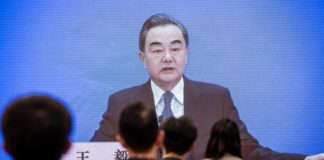 China advierte de una «nueva Guerra Fría» con EEUU por la pandemia, que arrecia en América Latina