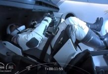 Astronautas de cápsula de SpaceX abordan la Estación Internacional tras acople exitoso