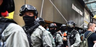 Un fuerte dispositivo policial impide las manifestaciones en Hong Kong