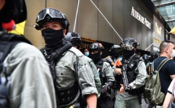 Un fuerte dispositivo policial impide las manifestaciones en Hong Kong