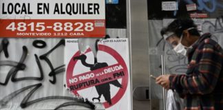 Argentina cae en default y acelera la renegociación de su deuda