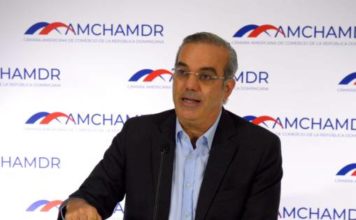 Luis Abinader a empresarios: garantizamos la estabilidad política y económica