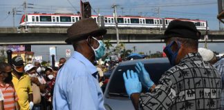 Usuarios del Metro ignoran regla del distanciamiento