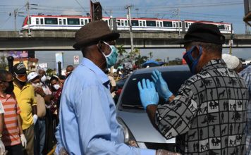 Usuarios del Metro ignoran regla del distanciamiento