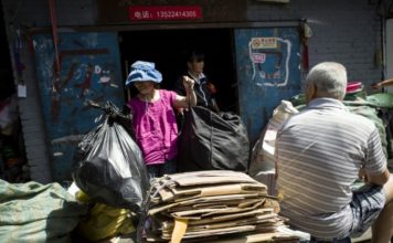 Caen las exportaciones y las importaciones en China en mayo