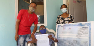 Gobierno entrega títulos de propiedad a residentes de Santo Domingo Norte