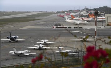 Venezuela extiende restricción de vuelos comerciales por COVID-19 por 30 días más