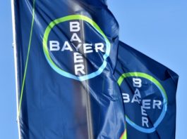 Bayer anuncia acuerdo de USD 10.000 millones con demandantes por herbicida en EEUU