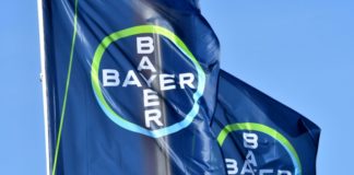 Bayer anuncia acuerdo de USD 10.000 millones con demandantes por herbicida en EEUU