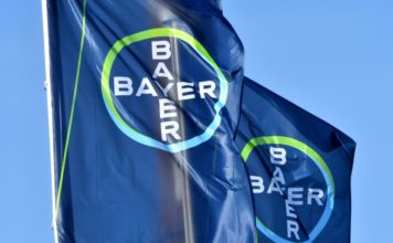 Bayer anuncia acuerdo de USD 10.000 millones con demandantes por herbicida en EEUU