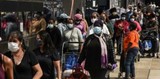 Menos estadounidenses hacia seguro de desempleo pero afloran las desigualdades