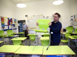 La reapertura de las escuelas desata controversia en el Reino Unido