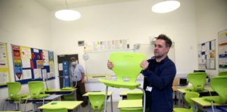 La reapertura de las escuelas desata controversia en el Reino Unido