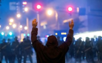 Jefa de la policía de Atlanta renuncia tras muerte de un hombre negro durante su arresto