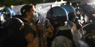 Disturbios y choques con la policía en otra jornada de protestas contra el racismo en EEUU