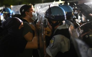 Disturbios y choques con la policía en otra jornada de protestas contra el racismo en EEUU