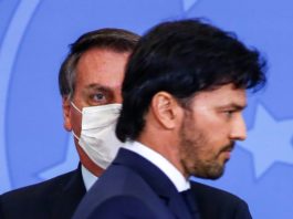 Bolsonaro renueva la comunicación del gobierno para salvar su mandato