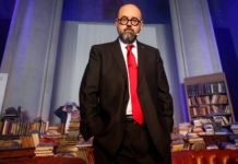 Fallece el escritor español Carlos Ruiz Zafón, autor de «La sombra del viento»