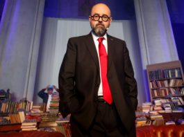 Fallece el escritor español Carlos Ruiz Zafón, autor de «La sombra del viento»