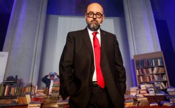 Fallece el escritor español Carlos Ruiz Zafón, autor de «La sombra del viento»