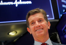 Johnson & Johnson adelanta para julio las pruebas en humanos de una vacuna contra el coronavirus