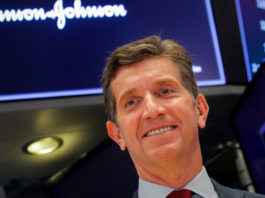 Gobierno negocia compra de vacunas de Johnson & Johnson y Sputnik de Rusia