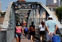 Ayuntamiento de Barcelona cierra pistas deportivas mientras busca los focos del rebrote