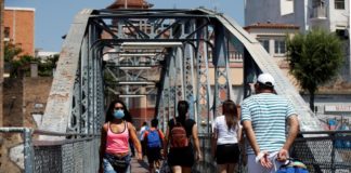 Ayuntamiento de Barcelona cierra pistas deportivas mientras busca los focos del rebrote
