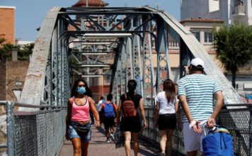 Ayuntamiento de Barcelona cierra pistas deportivas mientras busca los focos del rebrote