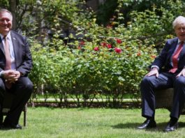 Pompeo visita al aliado británico en plena tensión con Pekín