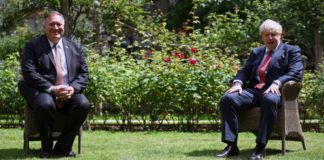 Pompeo visita al aliado británico en plena tensión con Pekín
