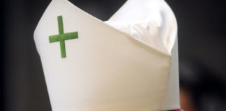 El exnuncio del Vaticano en Francia será juzgado por agresión sexual en noviembre