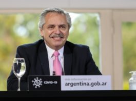 Argentina presenta nueva oferta de canje de deuda y espera cerrar acuerdo