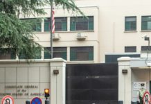 China responde a Washington y cierra un consulado estadounidense