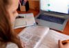 Padres se quejan ante anuncio de que educación seguirá virtual