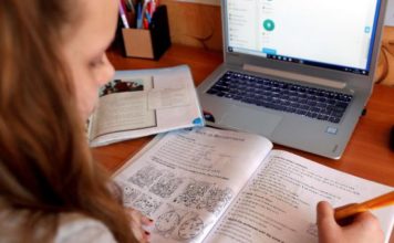 Padres se quejan ante anuncio de que educación seguirá virtual