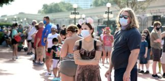 Disney World reabre sus puertas, en pleno aumento de contagios en Florida