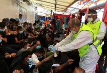 Barco humanitario recibe autorización italiana para desembarcar 180 migrantes