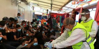 Barco humanitario recibe autorización italiana para desembarcar 180 migrantes