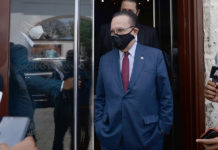 Luis Abinader sostiene reunión con gobernador del Banco Central